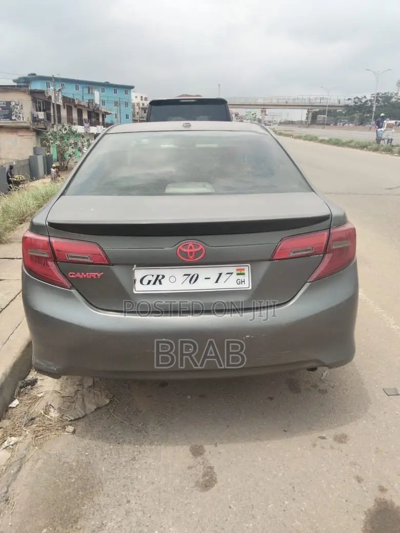 Toyota Camry SE 4dr Sedan (2.5L 4cyl 6A) 2014 Gray