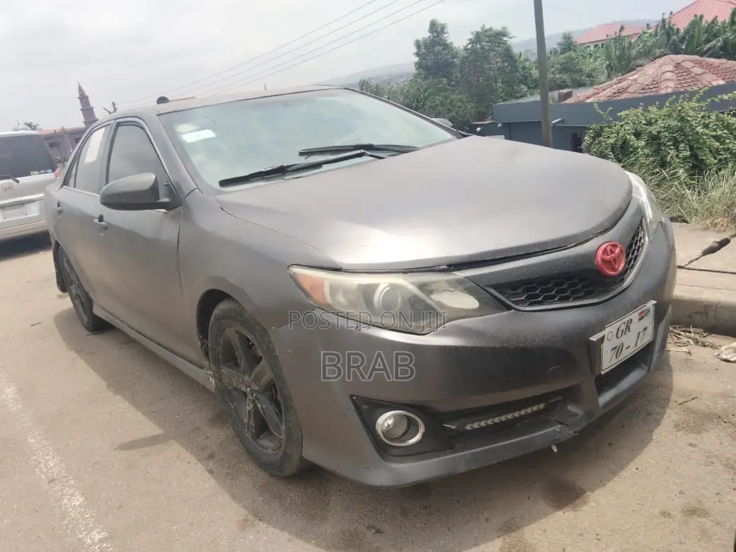 Toyota Camry SE 4dr Sedan (2.5L 4cyl 6A) 2014 Gray