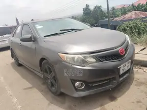 Toyota Camry SE 4dr Sedan (2.5L 4cyl 6A) 2014 Gray