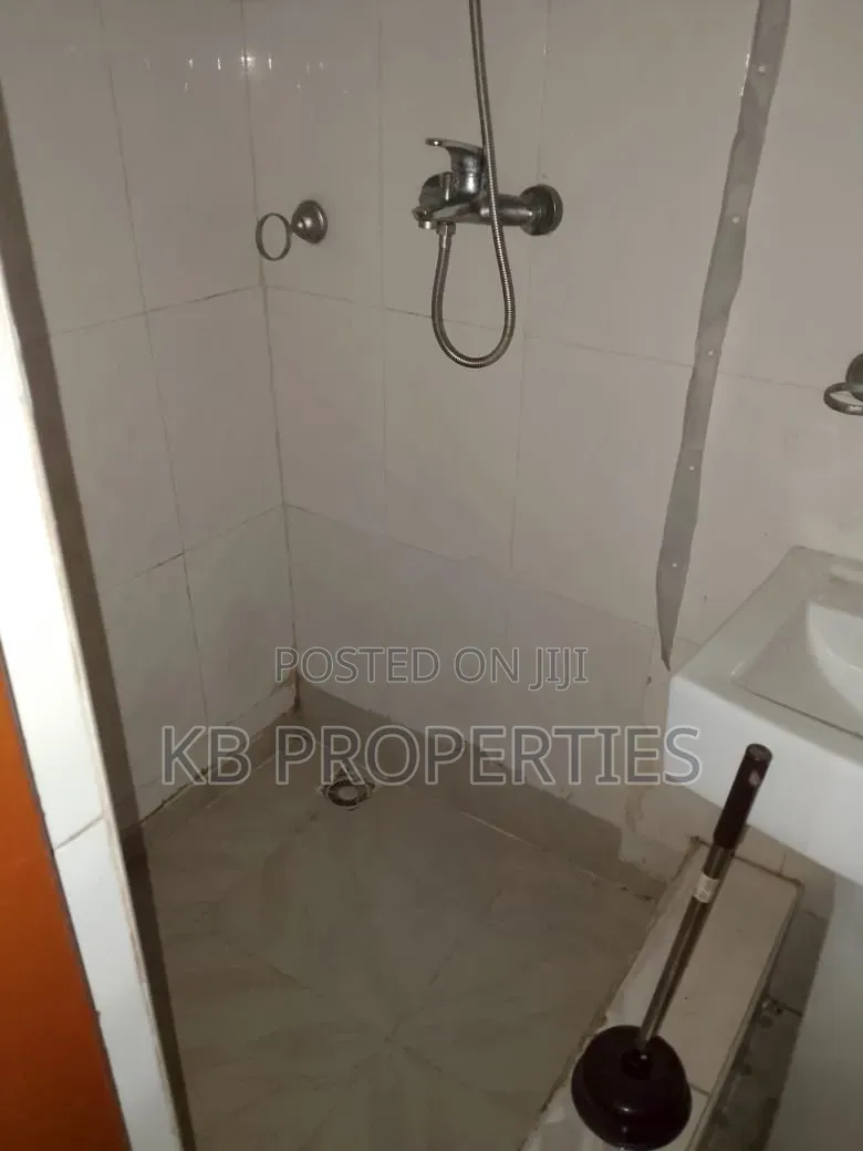 2bdrm Apartment in Kb Properties, Baatsona Total for rent