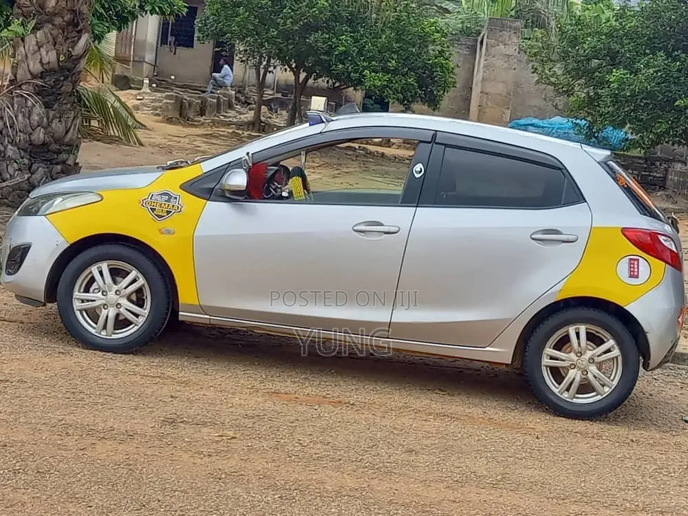 Mazda 2 1.5 MZR 2010 Silver
