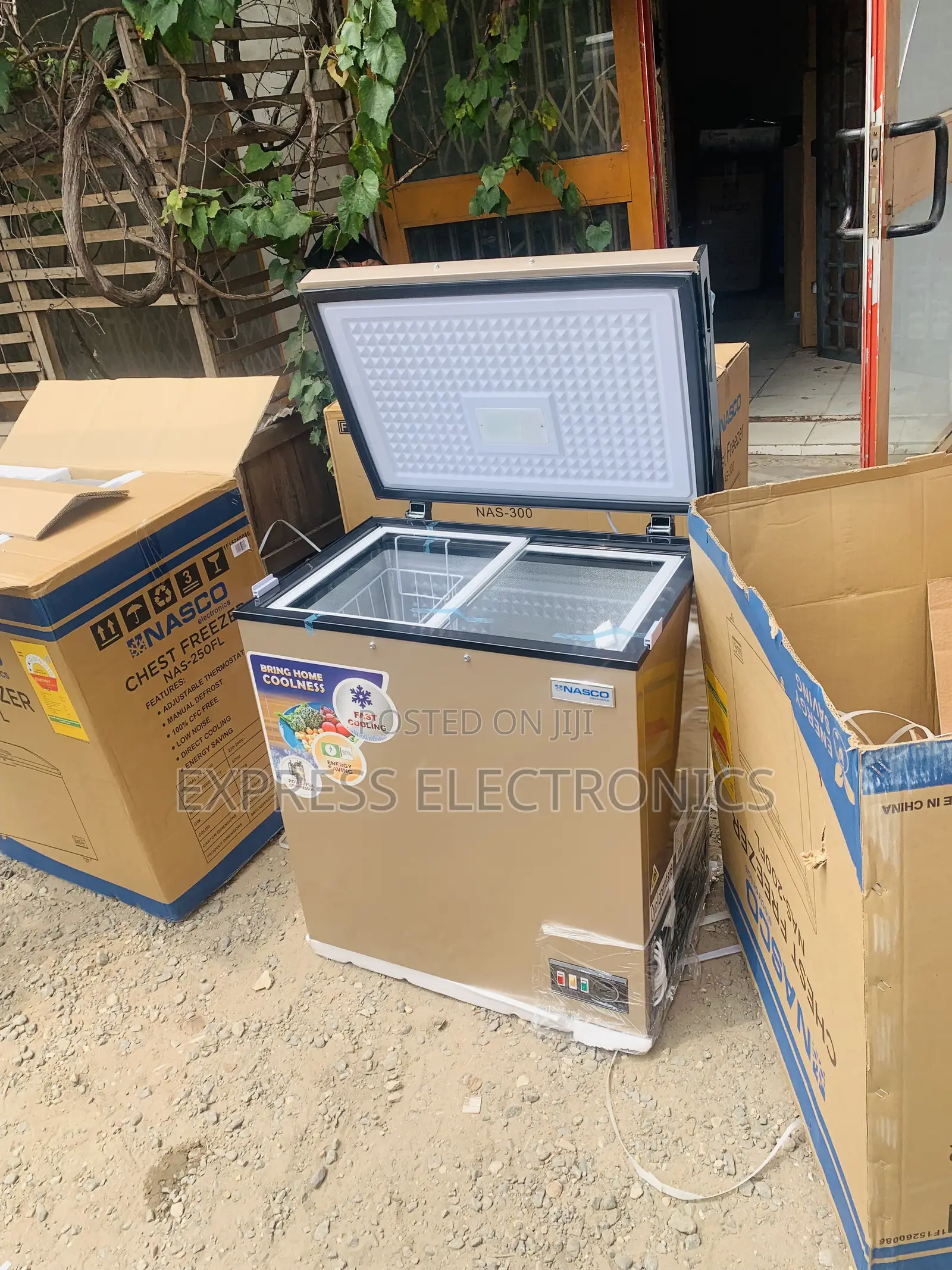 Grab the New Nasco 150L Chest Freezer (NAS-200FL-G)single Door