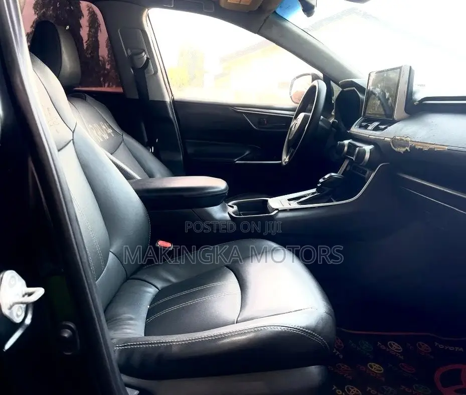 Toyota RAV4 LE FWD 2020 Black