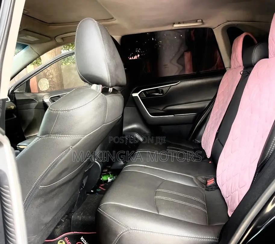 Toyota RAV4 LE FWD 2020 Black
