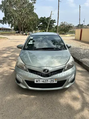 Toyota Vitz 1.3 AWD 5dr 2012 Gray