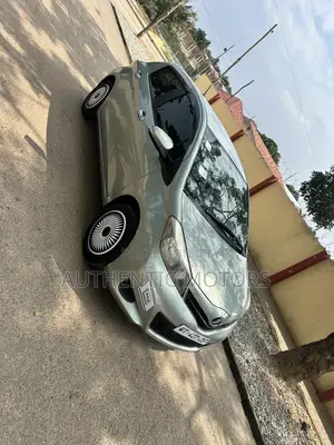 Toyota Vitz 1.3 AWD 5dr 2012 Gray