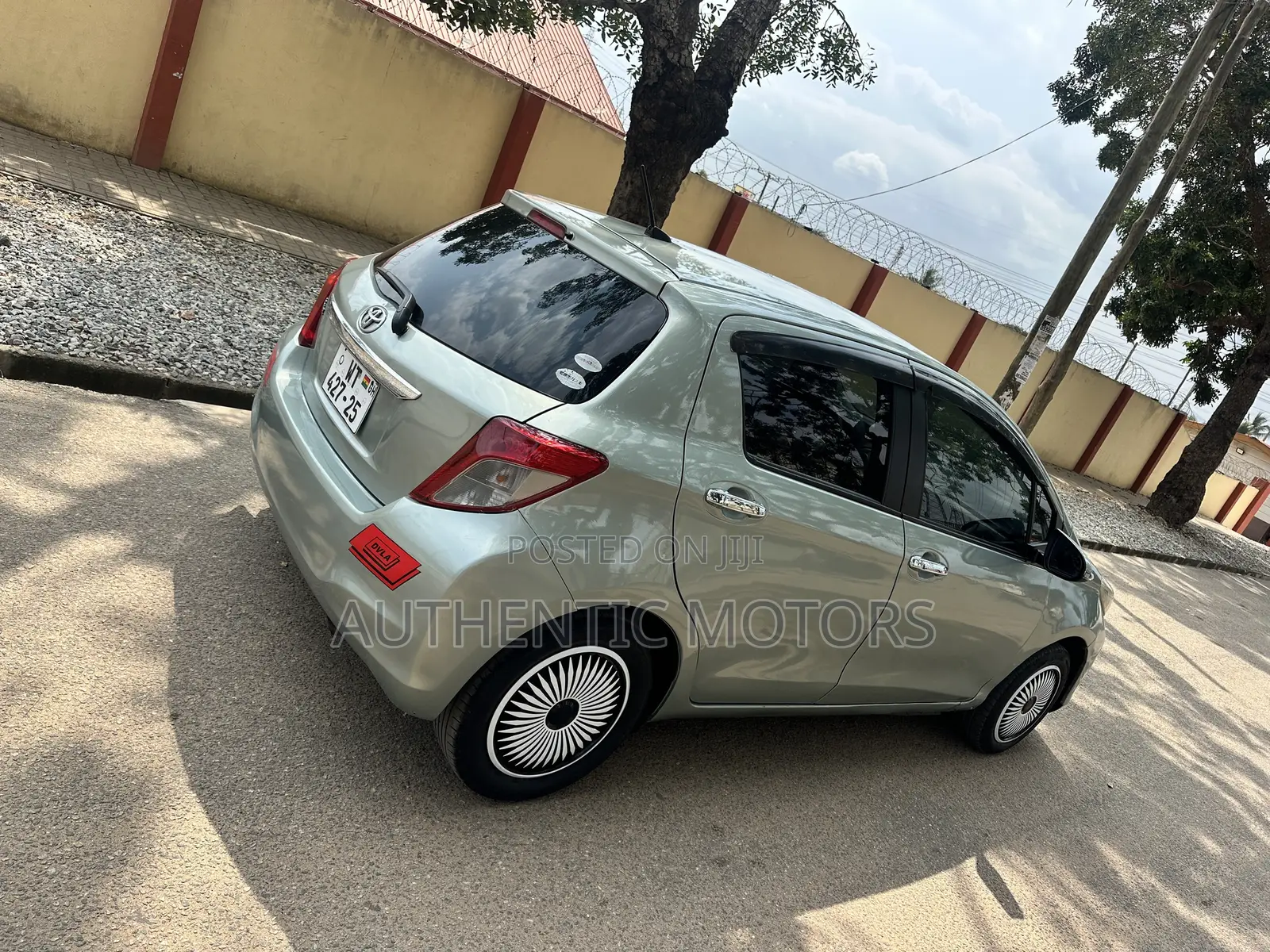Toyota Vitz 1.3 AWD 5dr 2012 Gray