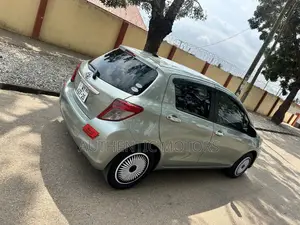Toyota Vitz 1.3 AWD 5dr 2012 Gray
