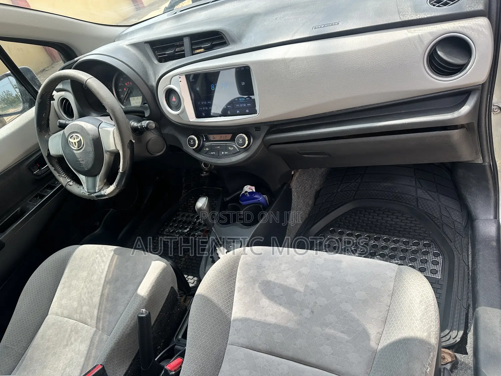 Toyota Vitz 1.3 AWD 5dr 2012 Gray