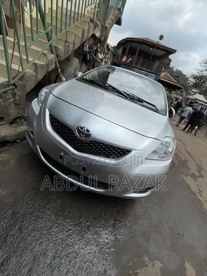 Toyota Belta 2012 Silver