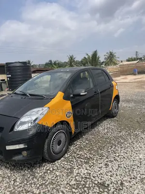 Toyota Vitz 2009 Black