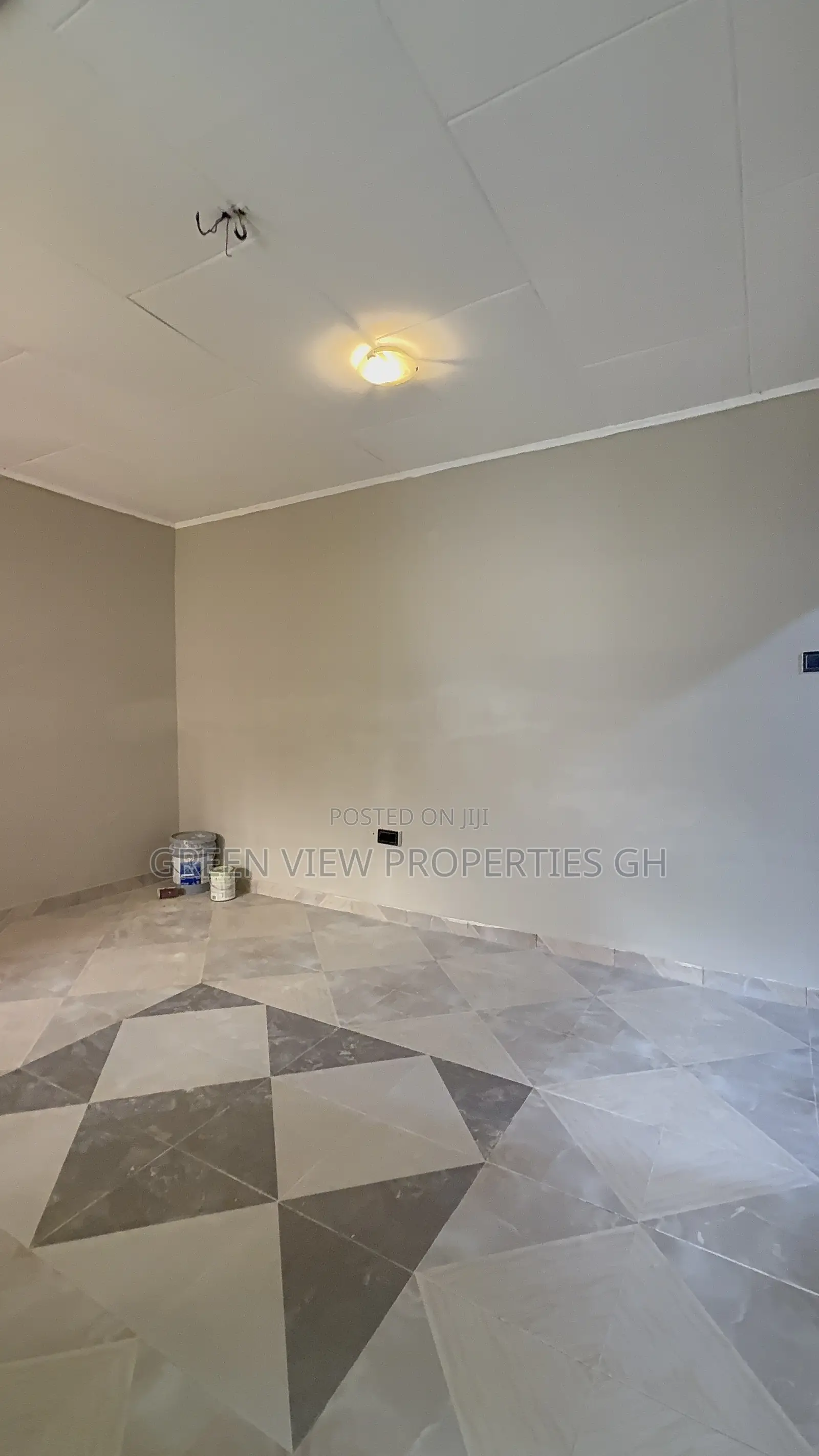 1bdrm Apartment in West Hills Mall Area for rent