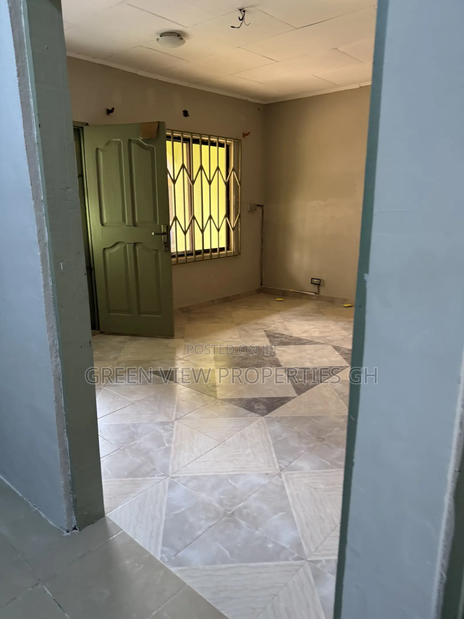 1bdrm Apartment in West Hills Mall Area for rent