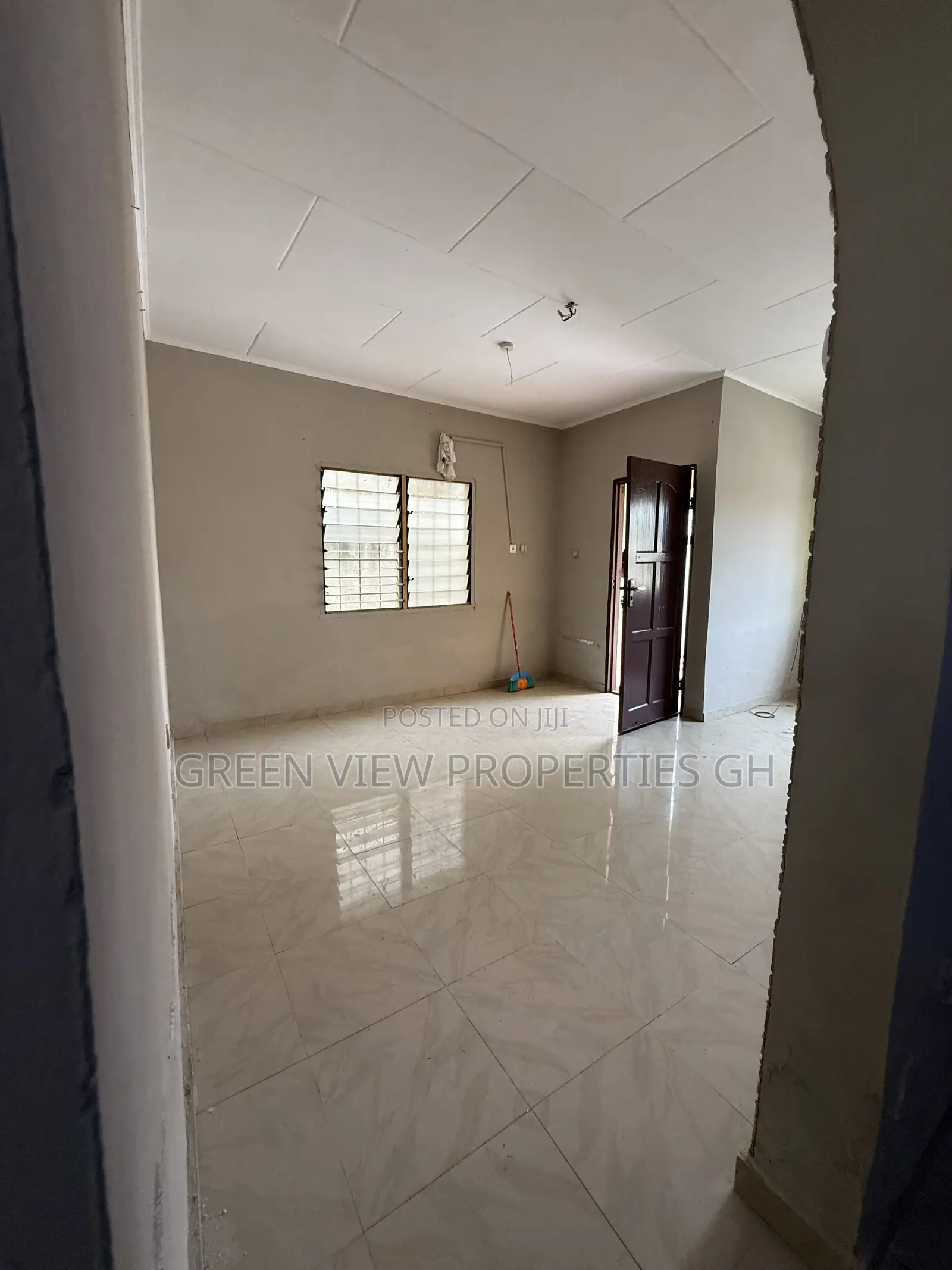 1bdrm Apartment in West Hills Mall Area for rent