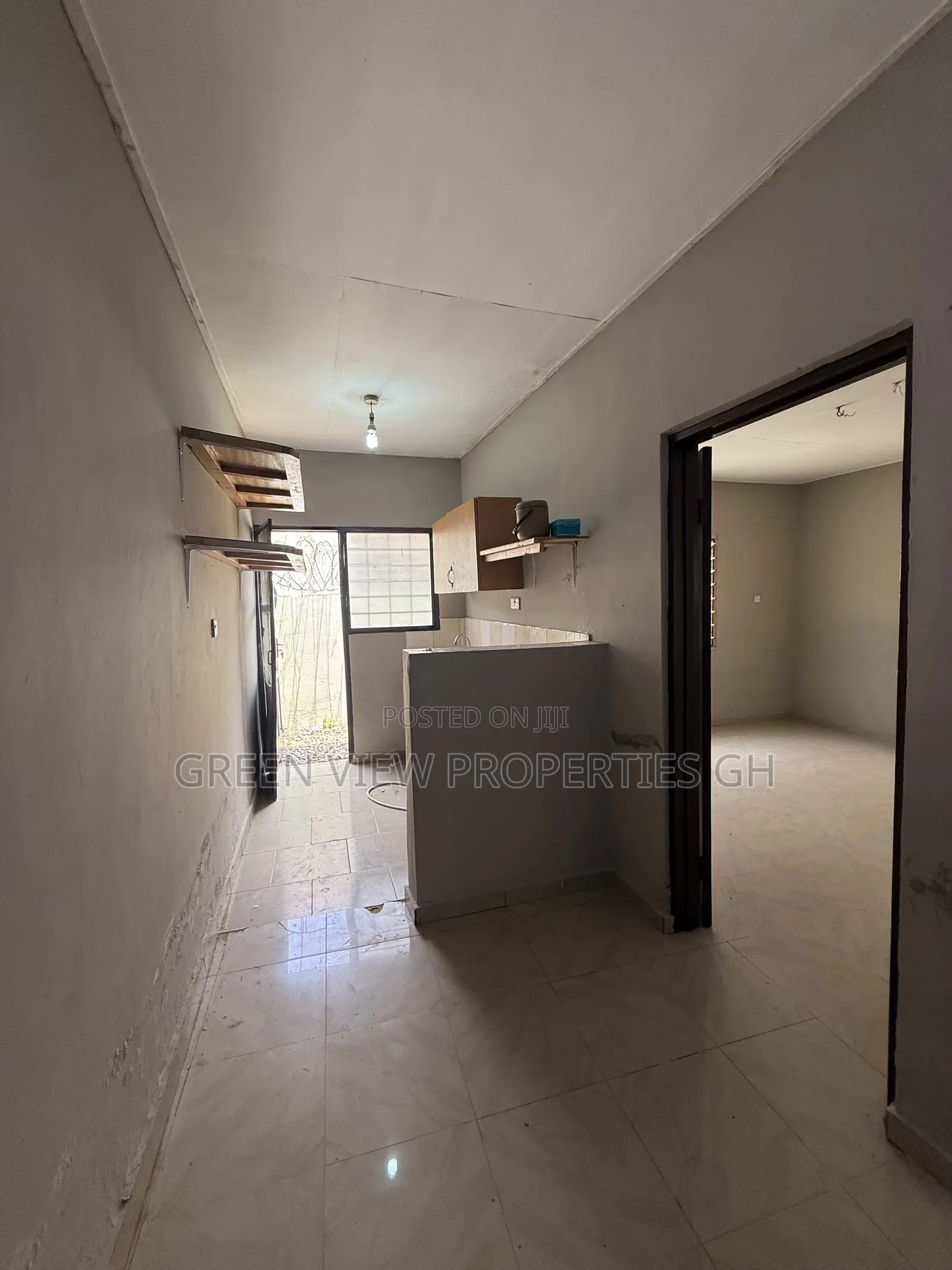 1bdrm Apartment in West Hills Mall Area for rent
