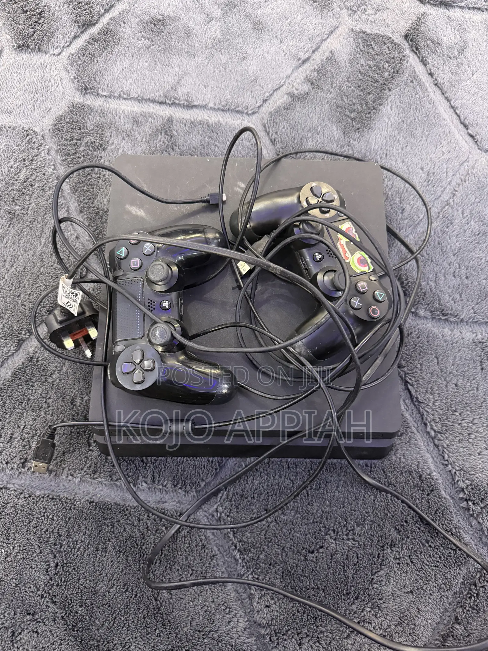 Ps4 Slim 1 TB With 2 Controllers and With FIFA 19 Installed.