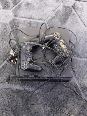 Ps4 Slim 1 TB With 2 Controllers and With FIFA 19 Installed.