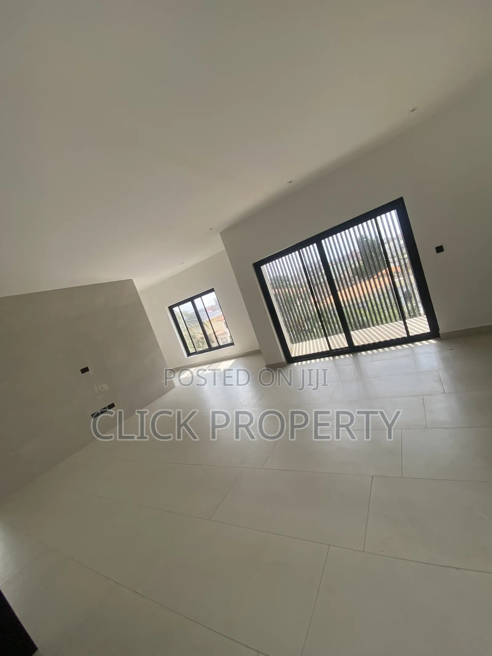 5bdrm House in American House, East Legon for rent