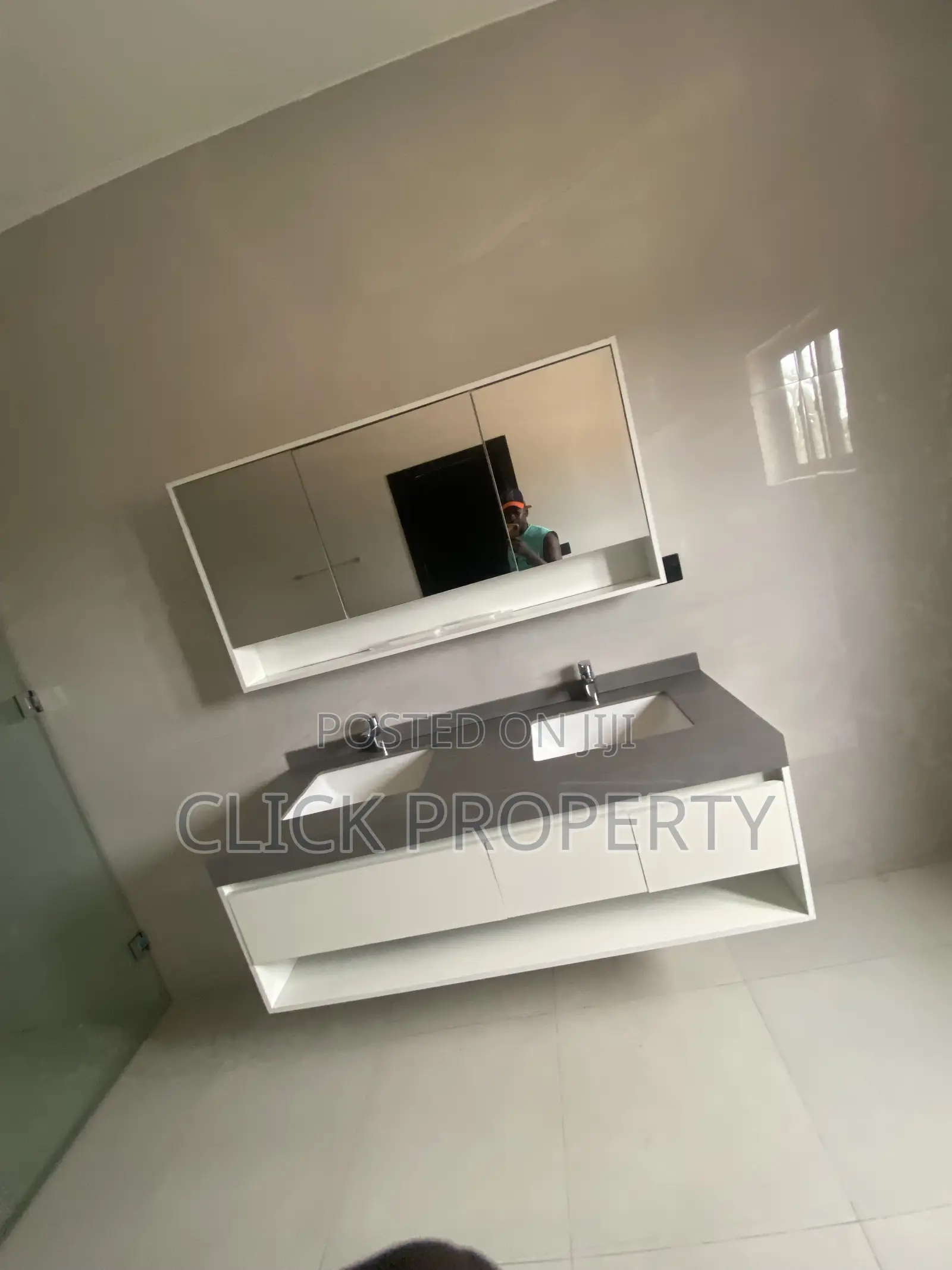 5bdrm House in American House, East Legon for rent