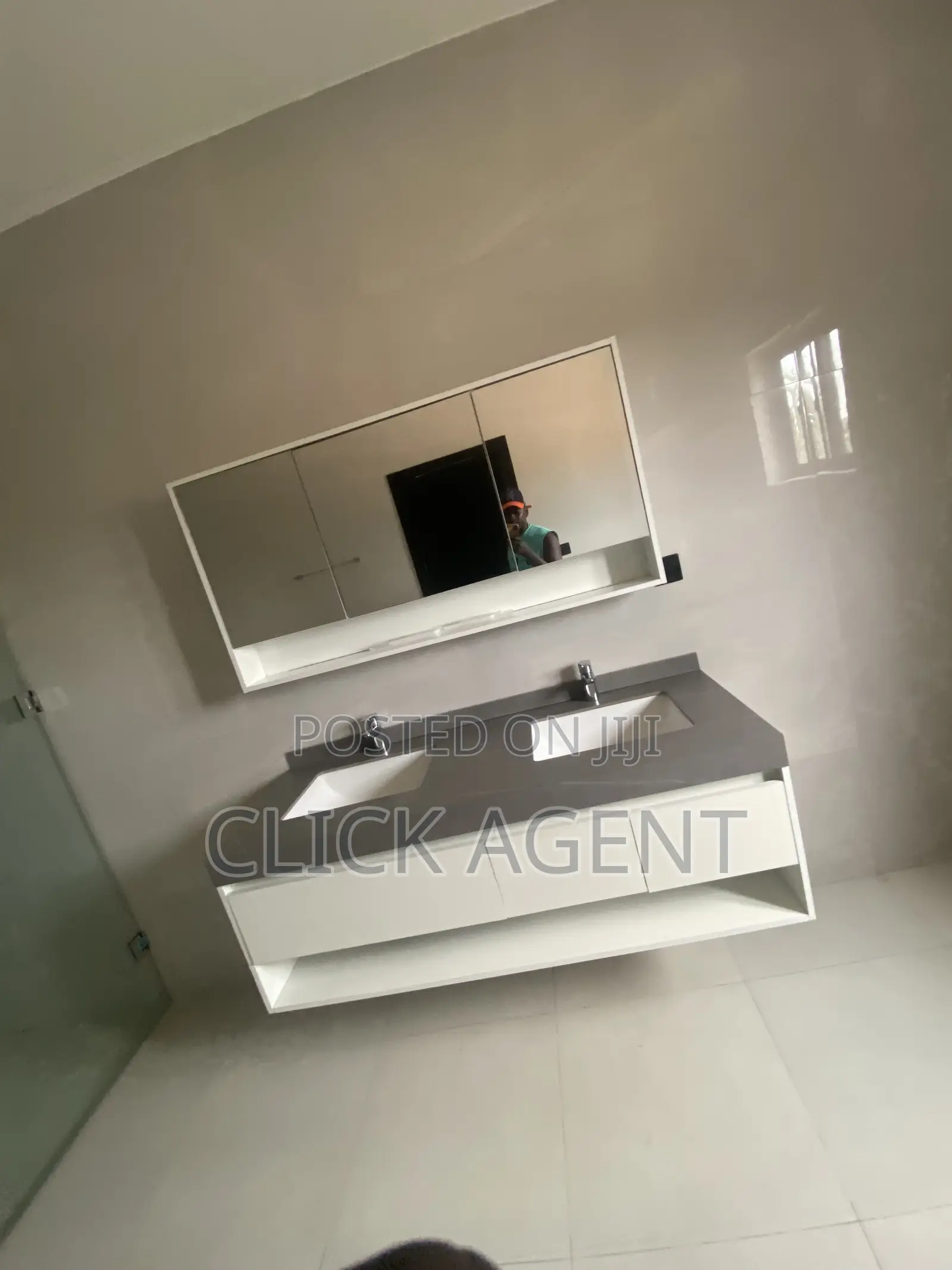 5bdrm House in American House, East Legon for rent