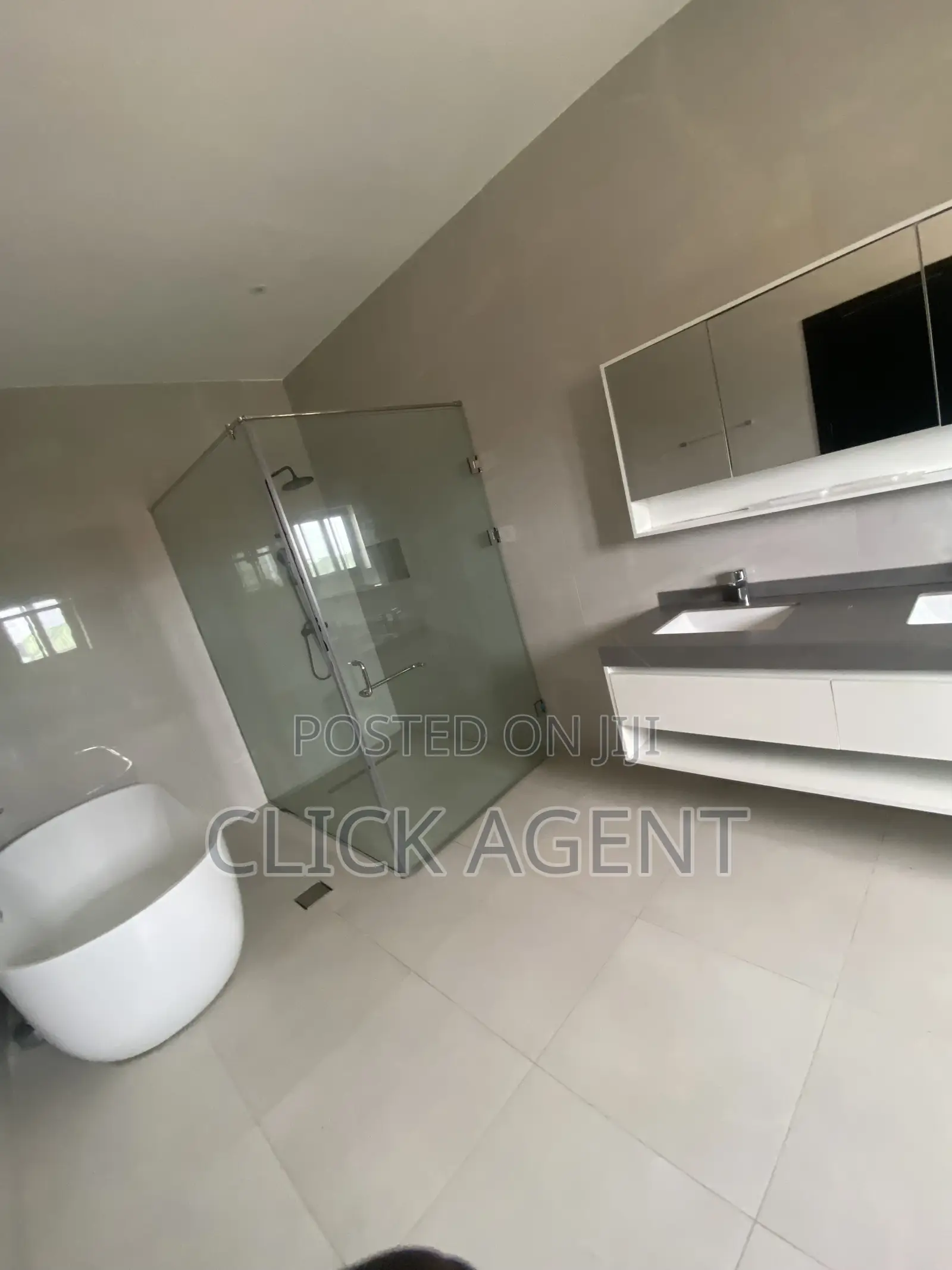 5bdrm House in American House, East Legon for rent