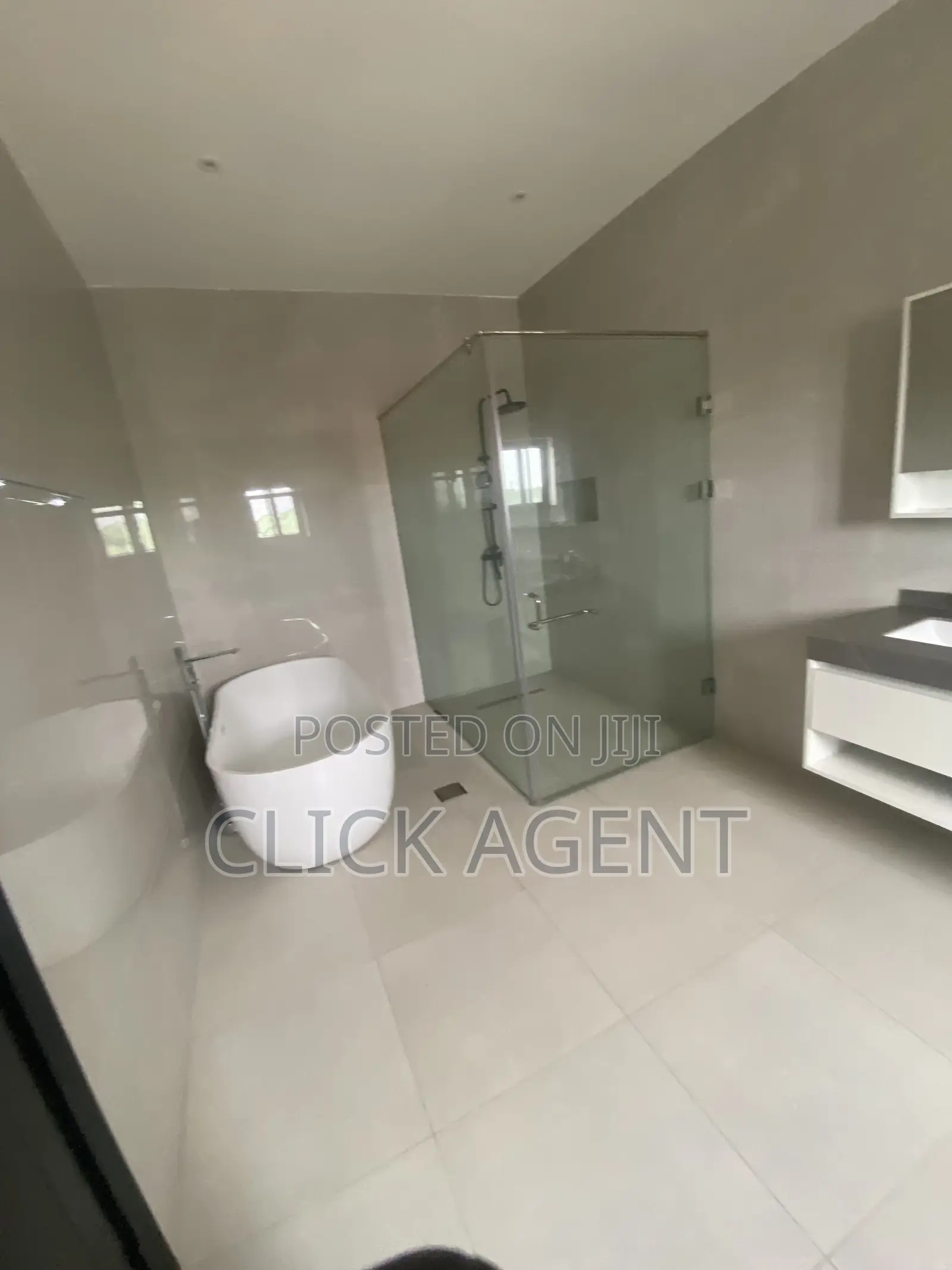 5bdrm House in American House, East Legon for rent