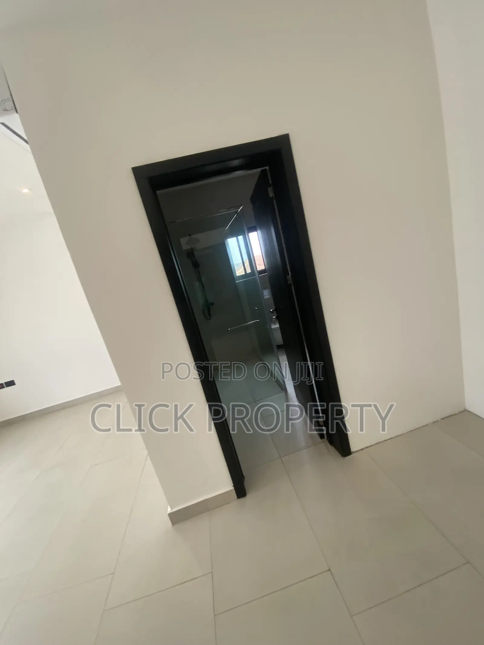 5bdrm House in American House, East Legon for rent