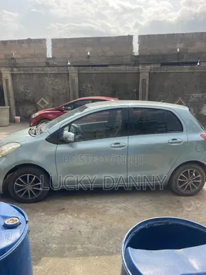 Toyota Vitz 2009 Blue