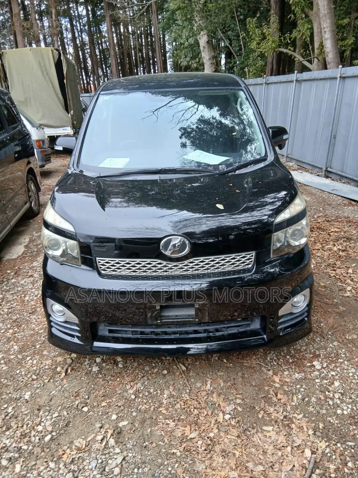Toyota Voxy V 2WD 8-Seater 2010 White