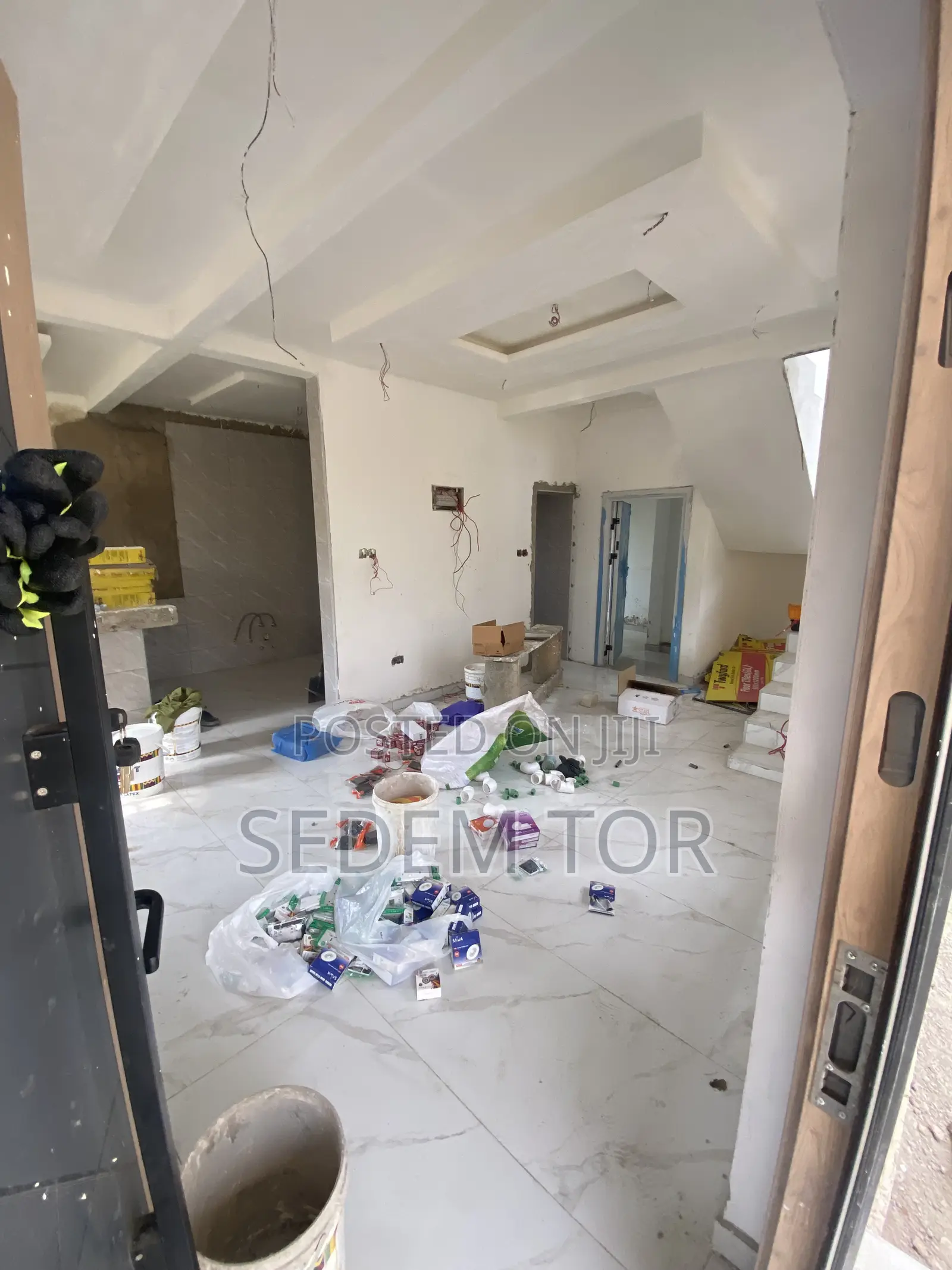 3bdrm House in Housing Down for rent