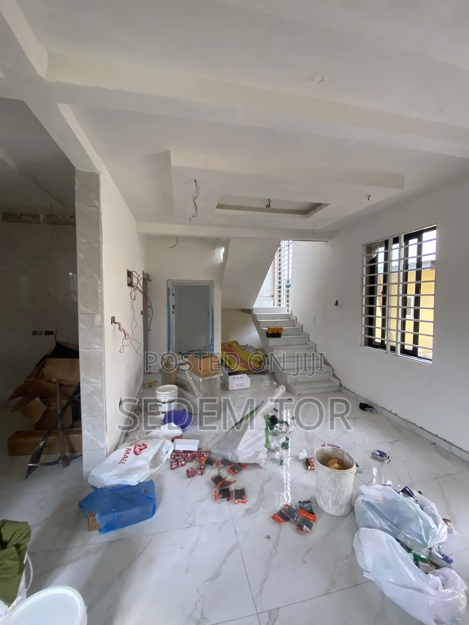3bdrm House in Housing Down for rent