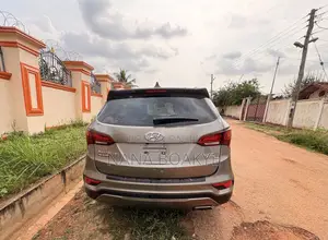 Hyundai Santa Fe SE AWD 2018 Beige