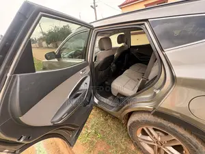 Hyundai Santa Fe SE AWD 2018 Beige