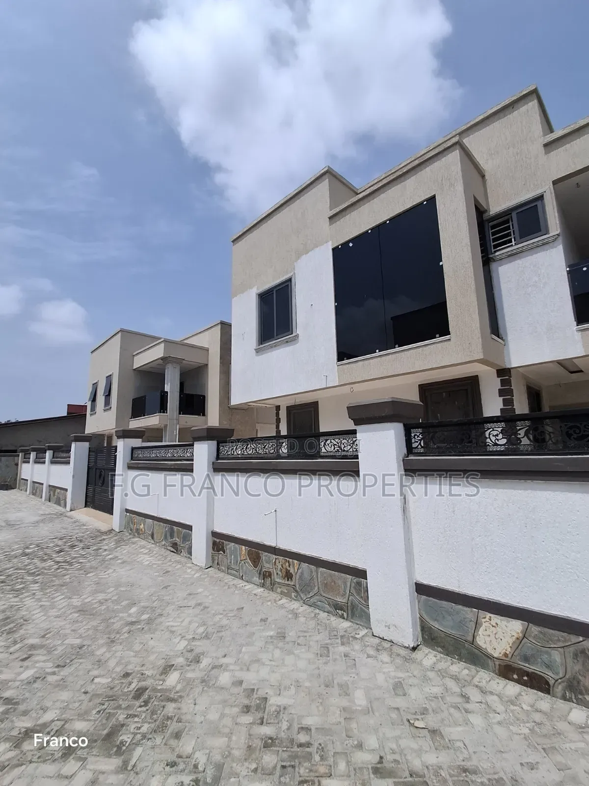 3bdrm House in Kg, Franco, Baatsona Total for sale
