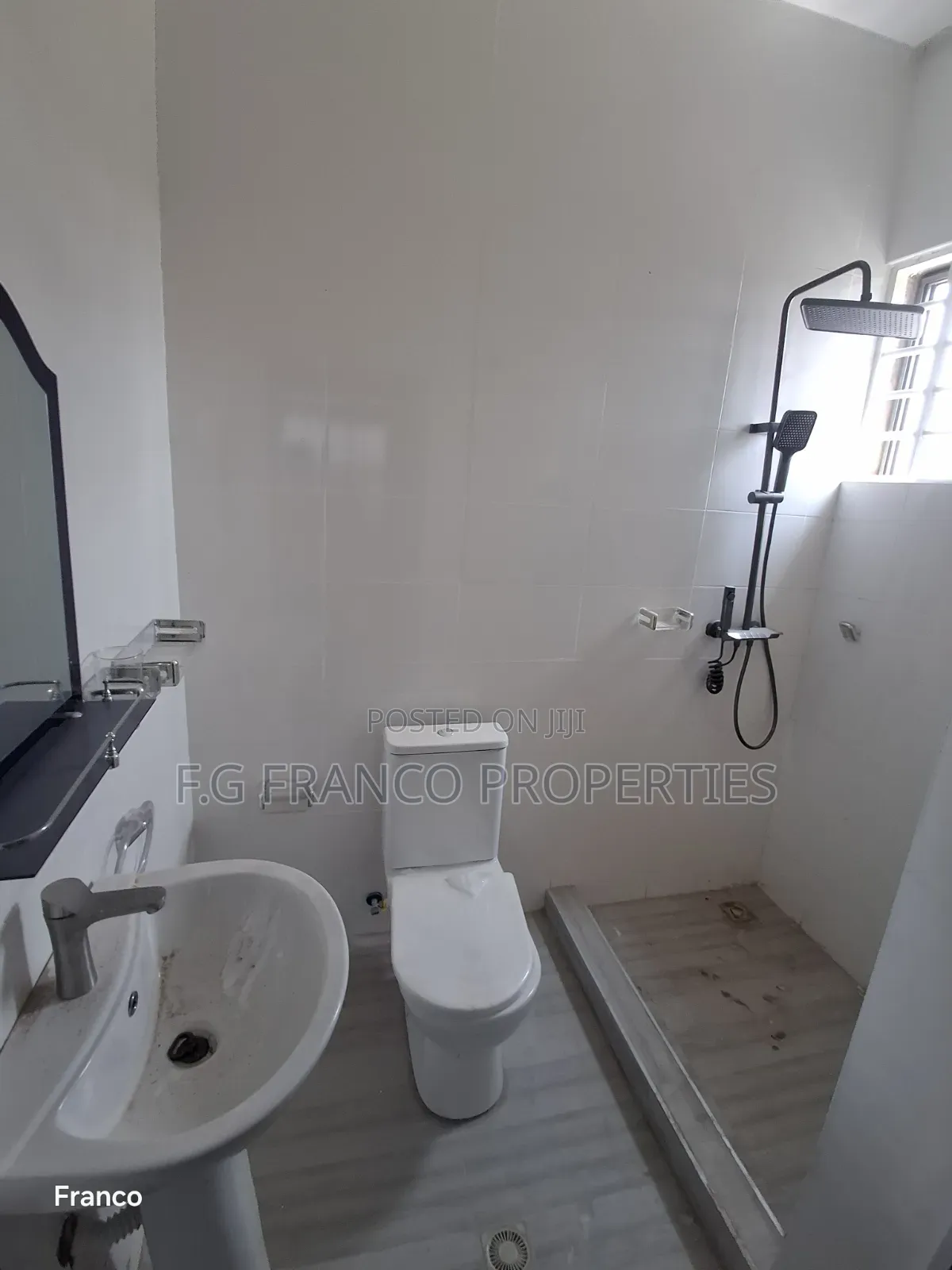 3bdrm House in Kg, Franco, Baatsona Total for sale