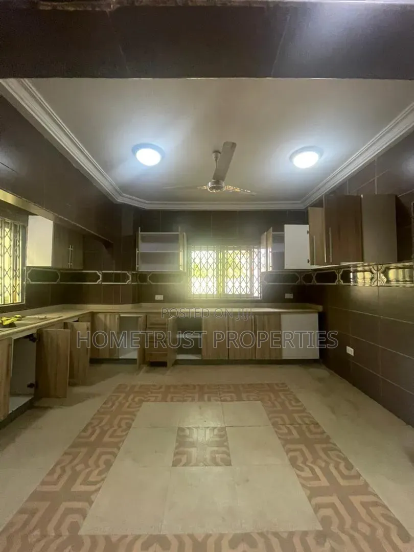 4bdrm Duplex in Tema Community 20, Sakumono for rent