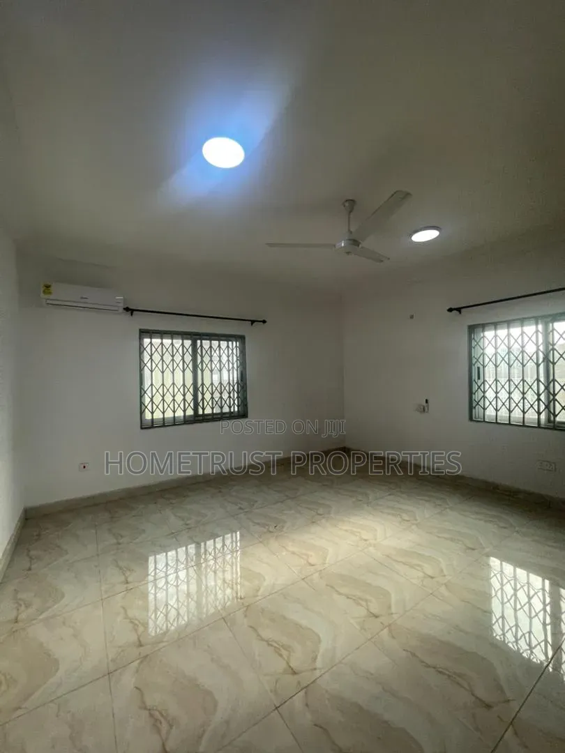 4bdrm Duplex in Tema Community 20, Sakumono for rent