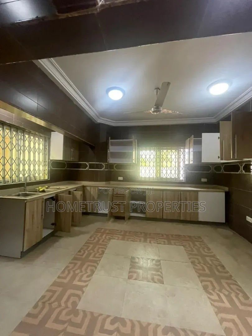 4bdrm Duplex in Tema Community 20, Sakumono for rent