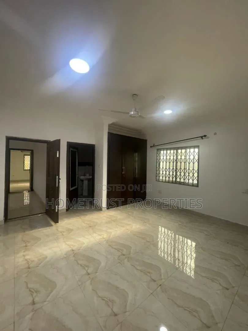 4bdrm Duplex in Tema Community 20, Sakumono for rent