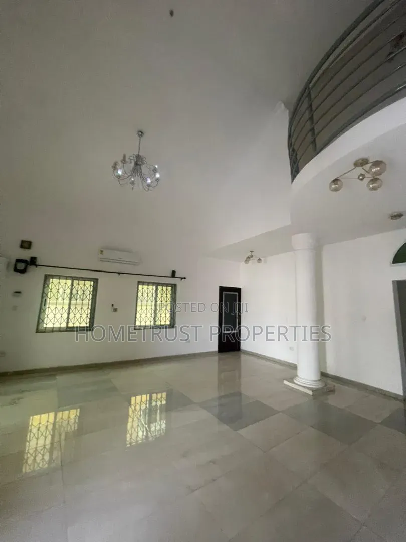 4bdrm Duplex in Tema Community 20, Sakumono for rent