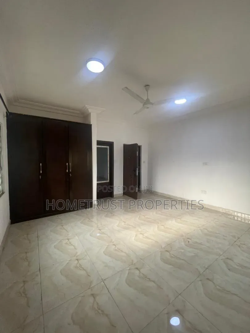 4bdrm Duplex in Tema Community 20, Sakumono for rent