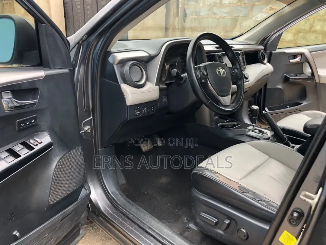 Toyota RAV4 Limited 4dr SUV (2.5L 4cyl 6A) 2018 Black