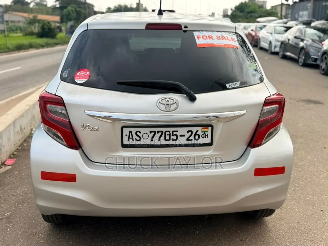 Toyota Vitz 2013 Silver