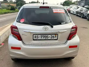 Toyota Vitz 2013 Silver