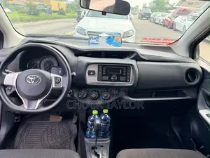 Toyota Vitz 2013 Silver