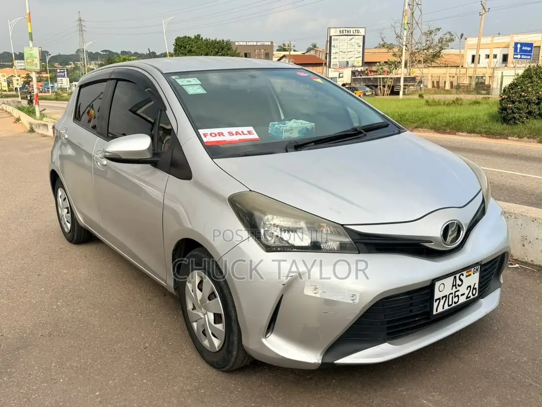 Toyota Vitz 2013 Silver