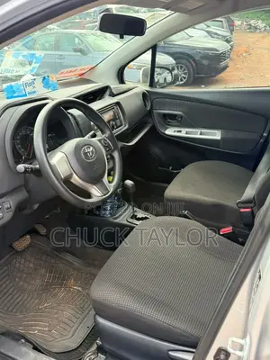 Toyota Vitz 2013 Silver