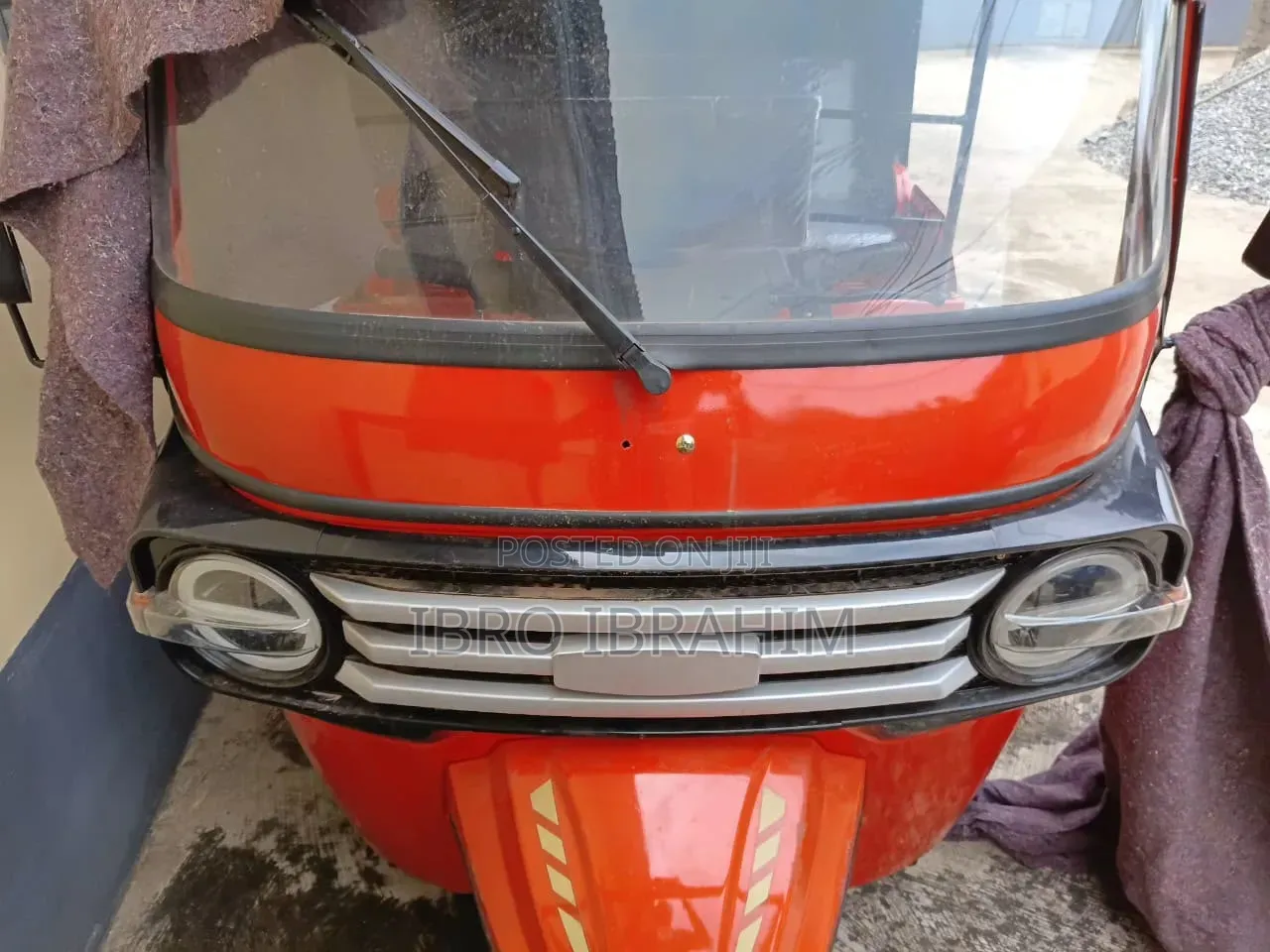 New Bajaj RE 2026 Red