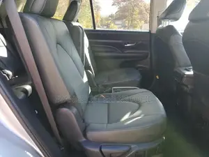 Toyota Highlander XLE 2025 Silver