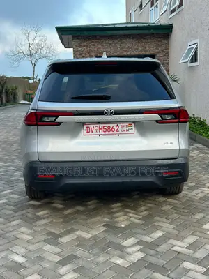 Toyota Highlander XLE 2025 Silver
